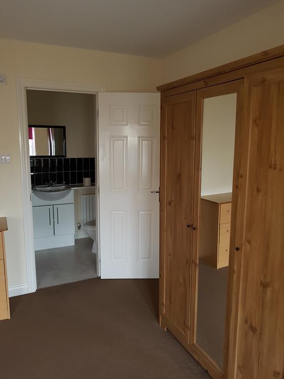 Apartment 4 Bedroom Townhouse *