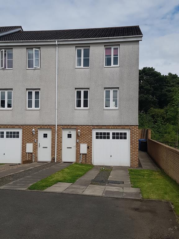4 Bedroom Townhouse *